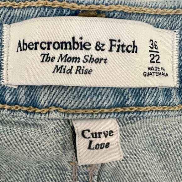 Abercrombie & Fitch Curve Love Mom Short Mid Rise Light Wash Denim Shorts NWT 36 - Picture 11 of 11
